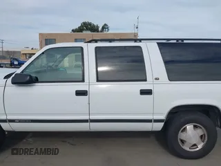 1997 Chevrolet Suburban with VIN 3GNFK16R9VG187426, listed as a IAAI auction lot 41678063 with 131,387 mi miles. Bid and sale history available at carsss.com. Image 14.