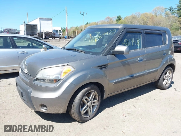 2010 Kia Soul + with VIN KNDJT2A20A7163134, listed as a IAAI auction lot 42164478 with 207,790 mi miles. Bid and sale history available at carsss.com. Image 2.