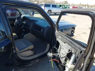 2011 Jeep Patriot Sport z VIN 1J4NT1GB8BD208238, wystawiony jako IAAI lot #41834103 z przebiegiem 200 947 mil mil oraz . Historia ofert i sprzedaży dostępna na DreamBid. Obrazek 5.