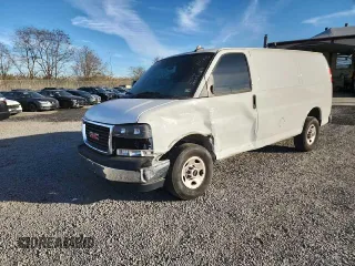 2021 GMC Savana Cargo Van with VIN 1GTW7AFP3M1270954, listed as a Copart auction lot 81899314 with 29,640 mi miles and Salvage Title. Bid and sale history available at carsss.com. Image 1.