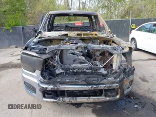 2024 Ram 2500 Big Horn z VIN 3C6UR5DL0RG102178, wystawiony jako IAAI lot #42044303 z przebiegiem Nie podano mil oraz . Historia ofert i sprzedaży dostępna na DreamBid. Obrazek 6.