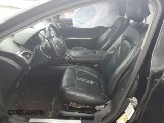 2016 Lincoln MKZ z VIN 3LN6L2GK1GR602447, wystawiony jako Copart lot #54505425 z przebiegiem 225 923 mil mil oraz Szkody całkowita. Historia ofert i sprzedaży dostępna na DreamBid. Obrazek 7.