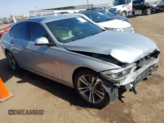 2018 BMW 3 Series 330i z VIN WBA8B9C53JEE82525, wystawiony jako IAAI lot #41673641 z przebiegiem 47 493 mil mil oraz . Historia ofert i sprzedaży dostępna na DreamBid. Obrazek 1.
