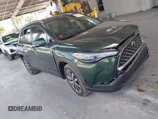 2023 Toyota Corolla Cross XLE z VIN 7MUDAAAGXPV063698, wystawiony jako IAAI lot #42181158 z przebiegiem 22 983 mil mil oraz . Historia ofert i sprzedaży dostępna na DreamBid. Obrazek 1.