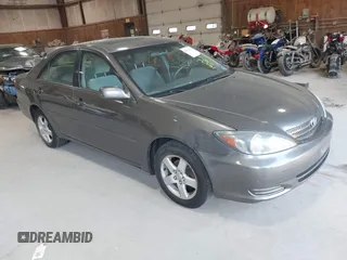 2004 Toyota Camry LE with VIN 4T1BE32K44U854932, listed as a IAAI auction lot 42133289 with 196,613 mi miles. Bid and sale history available at carsss.com. Image 1.