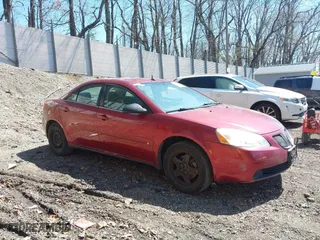 2008 Pontiac G6 with VIN 1G2ZG57B084263895, listed as a IAAI auction lot 42067350 with 101,697 mi miles. Bid and sale history available at carsss.com. Image 1.