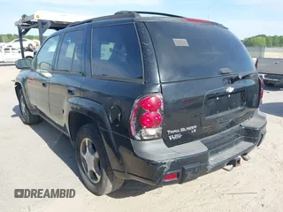 2007 Chevrolet TrailBlazer LS with VIN 1GNDS13S672255756, listed as a IAAI auction lot 42080597 with 194,335 mi miles. Bid and sale history available at carsss.com. Image 3.