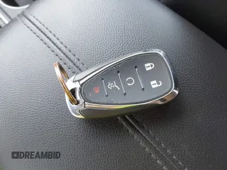 2019 Chevrolet Equinox Premier z VIN 2GNAXPEX9K6177386, wystawiony jako IAAI lot #42172103 z przebiegiem 61 045 mil mil oraz . Historia ofert i sprzedaży dostępna na DreamBid. Obrazek 11.