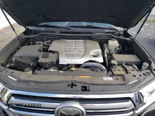 2016 Toyota Land Cruiser z VIN JTMCY7AJ0G4047120, wystawiony jako Copart lot #67792753 z przebiegiem 65 872 mil mil oraz . Historia ofert i sprzedaży dostępna na DreamBid. Obrazek 12.