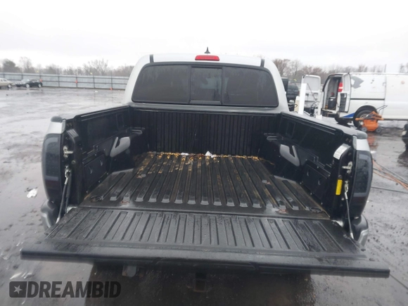 2014 Toyota Tacoma with VIN 3TMLU4EN2EM161239, listed as a IAAI auction lot 41536944 with 136,299 mi miles. Bid and sale history available at carsss.com. Image 8.