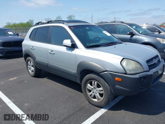 2007 Hyundai Tucson SE with VIN KM8JN12D37U672371, listed as a IAAI auction lot 41925218 with 222,434 mi miles. Bid and sale history available at carsss.com. Image 1.