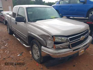 2006 Chevrolet Silverado 1500 LT1 z VIN 1GCEK19B96Z188726, wystawiony jako IAAI lot #42189031 z przebiegiem 40 019 mil mil oraz . Historia ofert i sprzedaży dostępna na DreamBid. Obrazek 1.