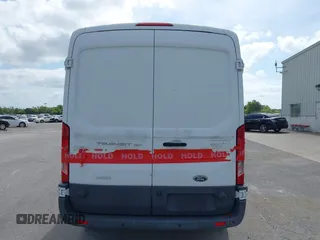 2017 Ford Transit z VIN 1FTYE2CG6HKB46718, wystawiony jako IAAI lot #37349829 z przebiegiem 94 836 mil mil oraz . Historia ofert i sprzedaży dostępna na DreamBid. Obrazek 16.