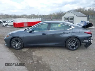2022 Lexus ES 350 z VIN 58ADZ1B13NU132242, wystawiony jako IAAI lot #41925701 z przebiegiem 30 381 mil mil oraz . Historia ofert i sprzedaży dostępna na DreamBid. Obrazek 15.