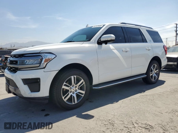 2022 Ford Expedition XLT with VIN 1FMJU1JT5NEA51183, listed as a Copart auction lot 54157545 with 32,969 mi miles and Salvage Title. Bid and sale history available at carsss.com. Image 1.