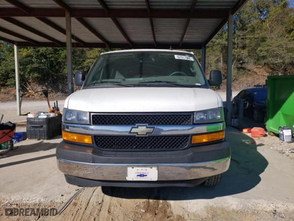 2020 Chevrolet Express Passenger LT with VIN 1GAZGPFG1L1266571, listed as a Copart auction lot 76290774 with 231,635 mi miles and Clean Title. Bid and sale history available at carsss.com. Image 5.