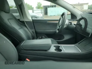 2024 Tesla Model Y Long Range с VIN 7SAYGDEE6RF128495, выставлен на аукционе Copart как лот 61127095 с пробегом Не указан миль и Списание • Salvage title. История ставок и продаж доступна на DreamBid. Изображение 7.