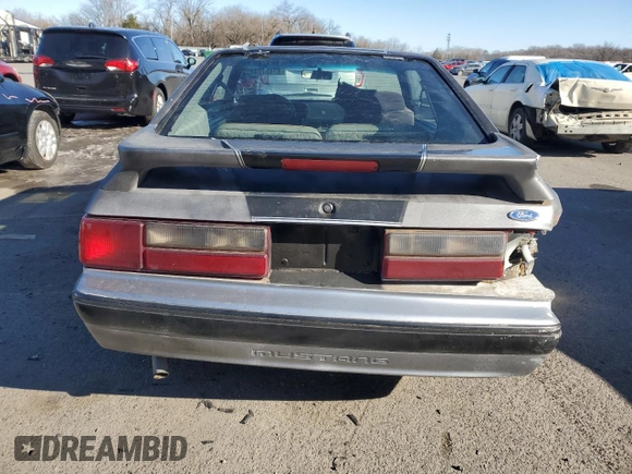 1993 Ford Mustang с VIN 1FACP41M6PF186870, выставлен на аукционе Copart как лот 87487744 с пробегом 37 671 миль миль и Списание • Salvage title. История ставок и продаж доступна на DreamBid. Изображение 6.