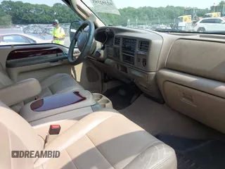 2003 Ford Excursion Limited с VIN 1FMNU43S83EC62057, выставлен на аукционе IAAI как лот 42392383 с пробегом 166 670 миль миль и . История ставок и продаж доступна на DreamBid. Изображение 5.
