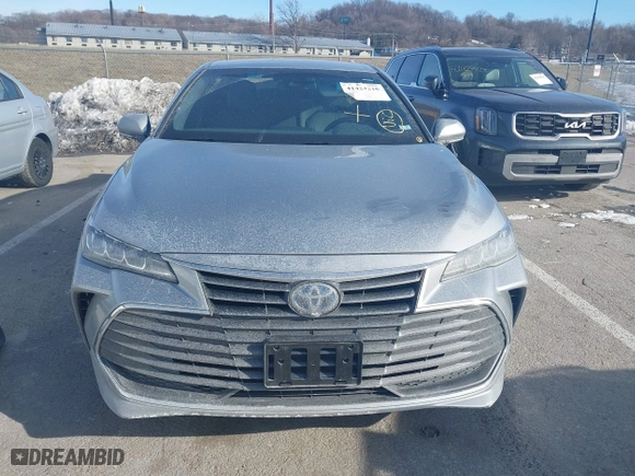 2019 Toyota Avalon Hybrid Limited with VIN 4T1B21FB8KU009988, listed as a IAAI auction lot 41424216 with 66,996 mi miles. Bid and sale history available at carsss.com. Image 12.