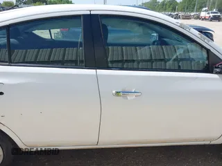 2017 Nissan Versa SV z VIN 3N1CN7AP6HL842992, wystawiony jako IAAI lot #42001775 z przebiegiem Nie podano mil oraz . Historia ofert i sprzedaży dostępna na DreamBid. Obrazek 12.