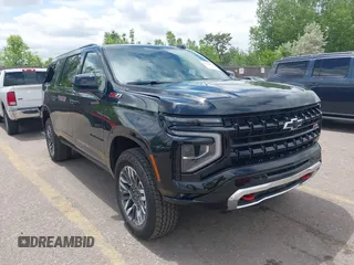 2025 Chevrolet Suburban Z71 z VIN 1GNS6DRD3SR228259, wystawiony jako IAAI lot #42381761 z przebiegiem 3 891 mil mil oraz . Historia ofert i sprzedaży dostępna na DreamBid. Obrazek 1.
