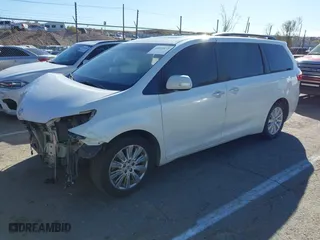 2016 Toyota Sienna XLE with VIN 5TDYK3DC1GS728176, listed as a IAAI auction lot 40878539 with 360,030 mi miles. Bid and sale history available at carsss.com. Image 19.