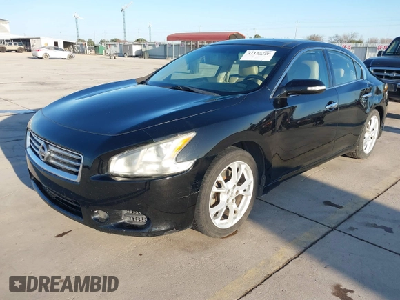 2013 Nissan Maxima S z VIN 1N4AA5AP2DC823212, wystawiony jako IAAI lot #41195799 z przebiegiem 216 924 mil mil oraz . Historia ofert i sprzedaży dostępna na DreamBid. Obrazek 2.