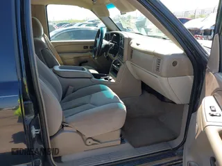 2005 Chevrolet Tahoe Police z VIN 1GNEC13Z15R223249, wystawiony jako IAAI lot #41874311 z przebiegiem 144 681 mil mil oraz . Historia ofert i sprzedaży dostępna na DreamBid. Obrazek 5.