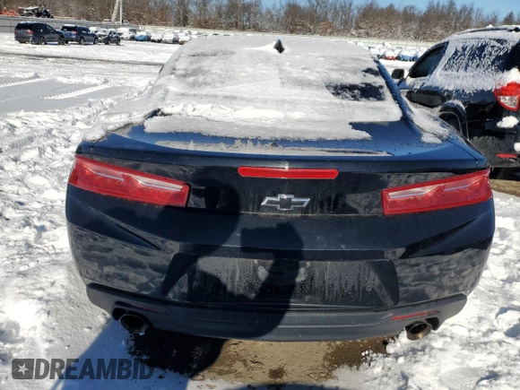 2017 Chevrolet Camaro 2LT z VIN 1G1FD1RS4H0103516, wystawiony jako Copart lot #88882215 z przebiegiem 57 886 mil mil oraz Szkoda całkowita • Salvage title. Historia ofert i sprzedaży dostępna na DreamBid. Obrazek 6.