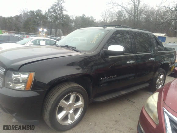 2013 Chevrolet Avalanche LS with VIN 3GNMCEE05DG364132, listed as a IAAI auction lot 41385609 with 144,007 mi miles. Bid and sale history available at carsss.com. Image 13.