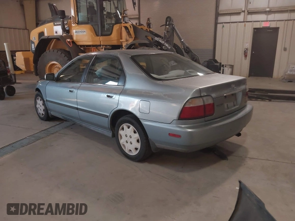 1996 Honda Accord LX with VIN 1HGCD563XTA141867, listed as a IAAI auction lot 41015252 with 420,800 mi miles and . Bid and sale history available at carsss.com. Image 3.