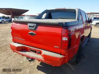 2010 Chevrolet Avalanche LT with VIN 3GNVKFE06AG271631, listed as a IAAI auction lot 41422836 with 215,288 mi miles. Bid and sale history available at carsss.com. Image 4.