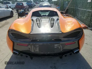 2017 McLaren 570S z VIN SBM13DAA7HW001866, wystawiony jako Copart lot #59182654 z przebiegiem 32 951 mil mil oraz Szkody całkowita. Historia ofert i sprzedaży dostępna na DreamBid. Obrazek 6.