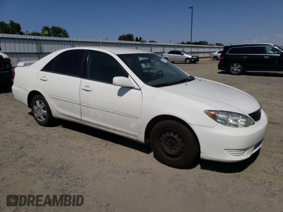 2005 Toyota Camry STD z VIN 4T1BE32K55U025255, wystawiony jako Copart lot #59423275 z przebiegiem 290 722 mil mil oraz Czysty tytuł • Clean title. Historia ofert i sprzedaży dostępna na DreamBid. Obrazek 4.