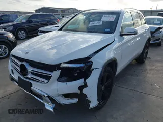 2019 Mercedes-Benz GLC 300 z VIN WDC0G4KB0KV154015, wystawiony jako IAAI lot #41049218 z przebiegiem 38 473 mil mil oraz . Historia ofert i sprzedaży dostępna na DreamBid. Obrazek 6.