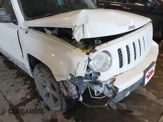 2014 Jeep Patriot Latitude with VIN 1C4NJRFB4ED864114, listed as a IAAI auction lot 41639732 with 103,119 mi miles. Bid and sale history available at carsss.com. Image 6.