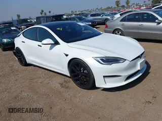 2022 Tesla Model S z VIN 5YJSA1E50NF459084, wystawiony jako IAAI lot #42497645 z przebiegiem 31 098 mil mil oraz . Historia ofert i sprzedaży dostępna na DreamBid. Obrazek 1.