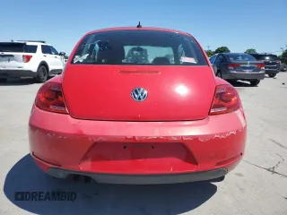 2014 Volkswagen Beetle Entry z VIN 3VWF17AT9EM641562, wystawiony jako Copart lot #58024545 z przebiegiem 109 744 mil mil oraz Tytuł czysty. Historia ofert i sprzedaży dostępna na DreamBid. Obrazek 6.