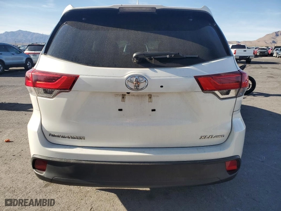 2017 Toyota Highlander XLE with VIN 5TDJZRFH9HS479748, listed as a Copart auction lot 50036275 with 86,313 mi miles and Salvage Title. Bid and sale history available at carsss.com. Image 6.