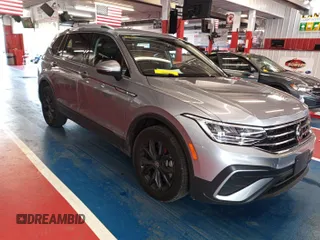 2024 Volkswagen Tiguan SE with VIN 3VV3B7AX8RM108454, listed as a IAAI auction lot 42793135 with 34,423 mi miles and . Bid and sale history available at DreamBid. Image 5.