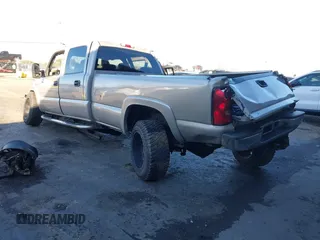 2006 Chevrolet Silverado 3500 SRW Wrk Trk with VIN 1GCHK33D46F268861, listed as a IAAI auction lot 41518243 with 117,900 mi miles. Bid and sale history available at carsss.com. Image 3.