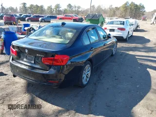 2016 BMW 3 Series 320i xDrive z VIN WBA8E5G5XGNT94622, wystawiony jako IAAI lot #41580890 z przebiegiem 124 086 mil mil oraz . Historia ofert i sprzedaży dostępna na DreamBid. Obrazek 4.