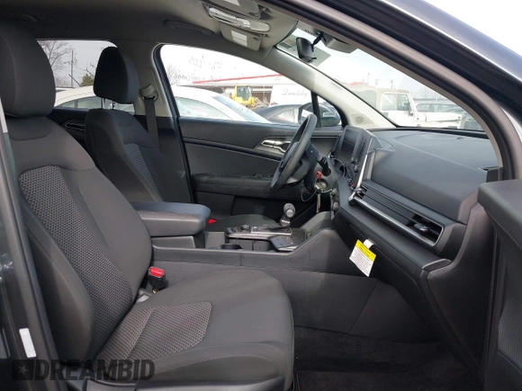 2024 Kia Sportage LX with VIN KNDPUCDFXR7308560, listed as a IAAI auction lot 41639527 with 27,371 mi miles and . Bid and sale history available at DreamBid. Image 5.