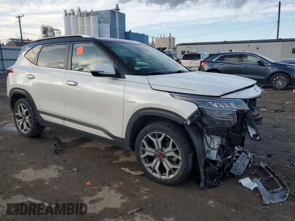 2021 Kia Seltos SX with VIN KNDETCA28M7073418, listed as a Copart auction lot 43989205 with 67,825 mi miles and Salvage Title. Bid and sale history available at carsss.com. Image 4.