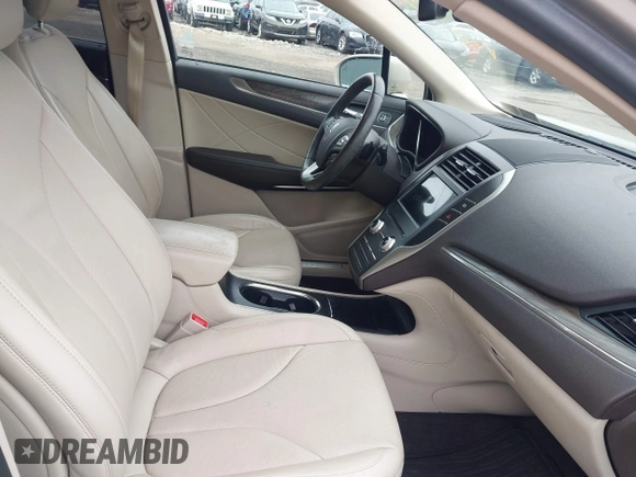 2017 Lincoln MKC Reserve z VIN 5LMCJ3D93HUL57805, wystawiony jako IAAI lot #42425633 z przebiegiem 40 010 mil mil oraz . Historia ofert i sprzedaży dostępna na DreamBid. Obrazek 5.