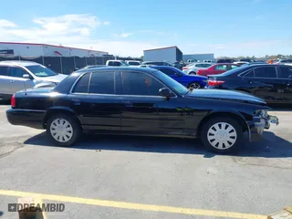 2005 Ford Police Interceptor with VIN 2FAFP71W25X132421, listed as a IAAI auction lot 41813929 with 228,404 mi miles. Bid and sale history available at carsss.com. Image 12.
