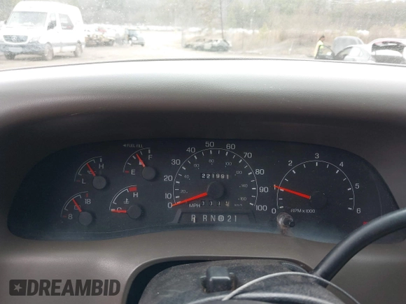 2001 Ford Super Duty F-250 XL with VIN 1FTNX21SX1EA07328, listed as a IAAI auction lot 41493164 with 221,991 mi miles. Bid and sale history available at carsss.com. Image 7.