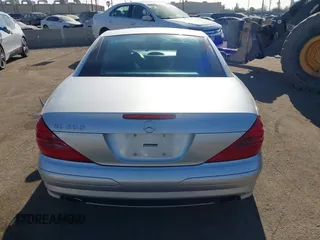 2004 Mercedes-Benz SL 500 z VIN WDBSK75F64F073173, wystawiony jako IAAI lot #41153450 z przebiegiem 85 515 mil mil oraz . Historia ofert i sprzedaży dostępna na DreamBid. Obrazek 17.