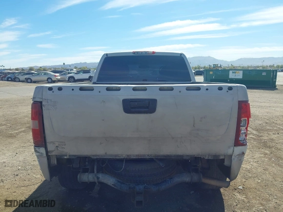 2007 Chevrolet Silverado 1500 Work Truck with VIN 1GCEC19C17Z610804, listed as a IAAI auction lot 41652687 with 333,312 mi miles. Bid and sale history available at carsss.com. Image 16.